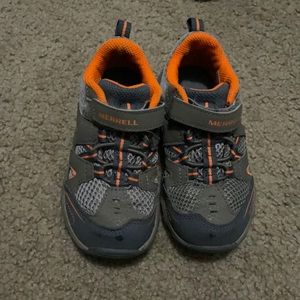 Boys size 9 merrell shoes. Lightly worn!